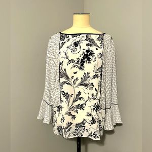 LOFT black & white bell sleeve scoop neck blouse size LP( large petite )